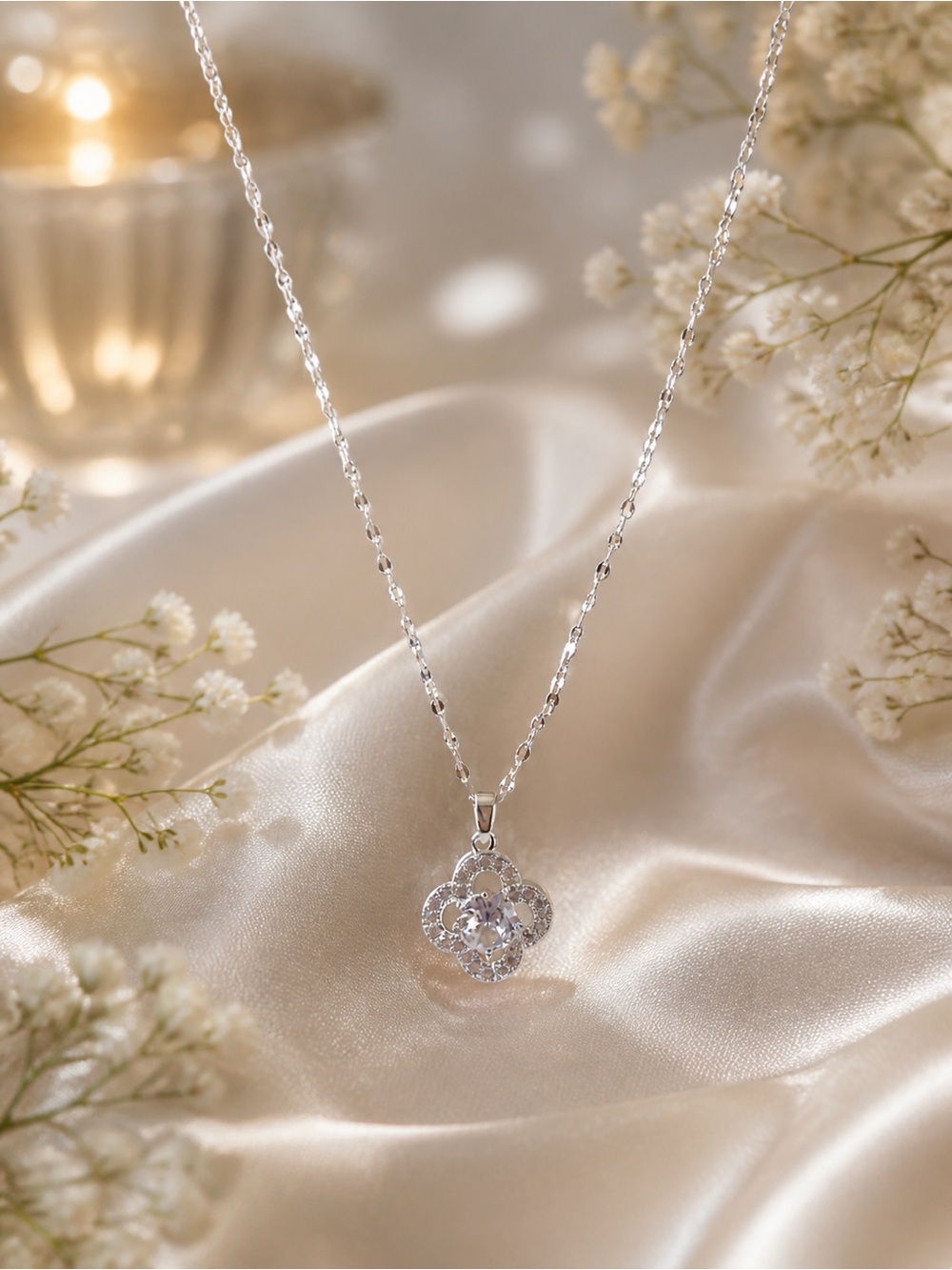 Sparkling Clover Pendant Necklace - Silver White
